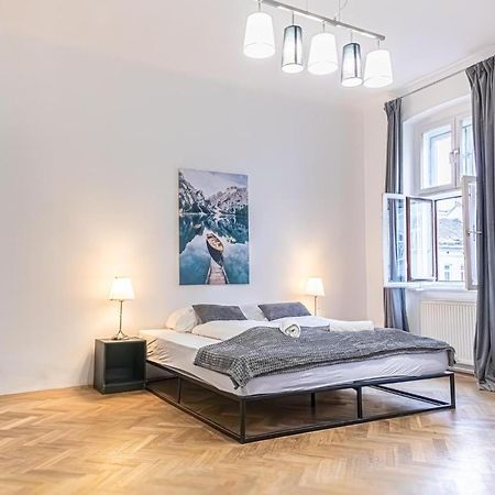Spacious 2Br Apt -Near Wiener Stadthalle Burggassewiener Well Located エクステリア 写真