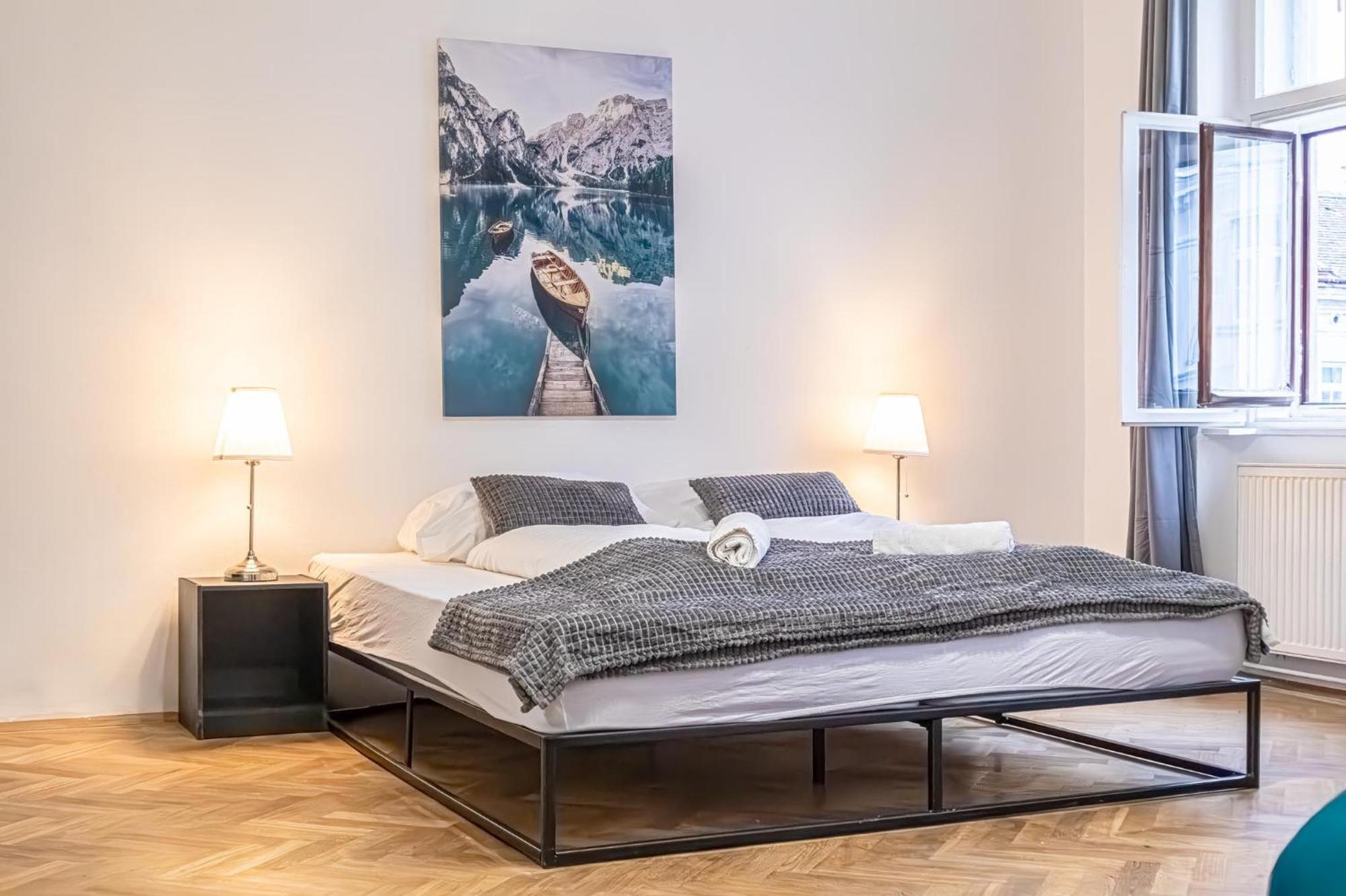 Spacious 2Br Apt -Near Wiener Stadthalle Burggassewiener Well Located エクステリア 写真